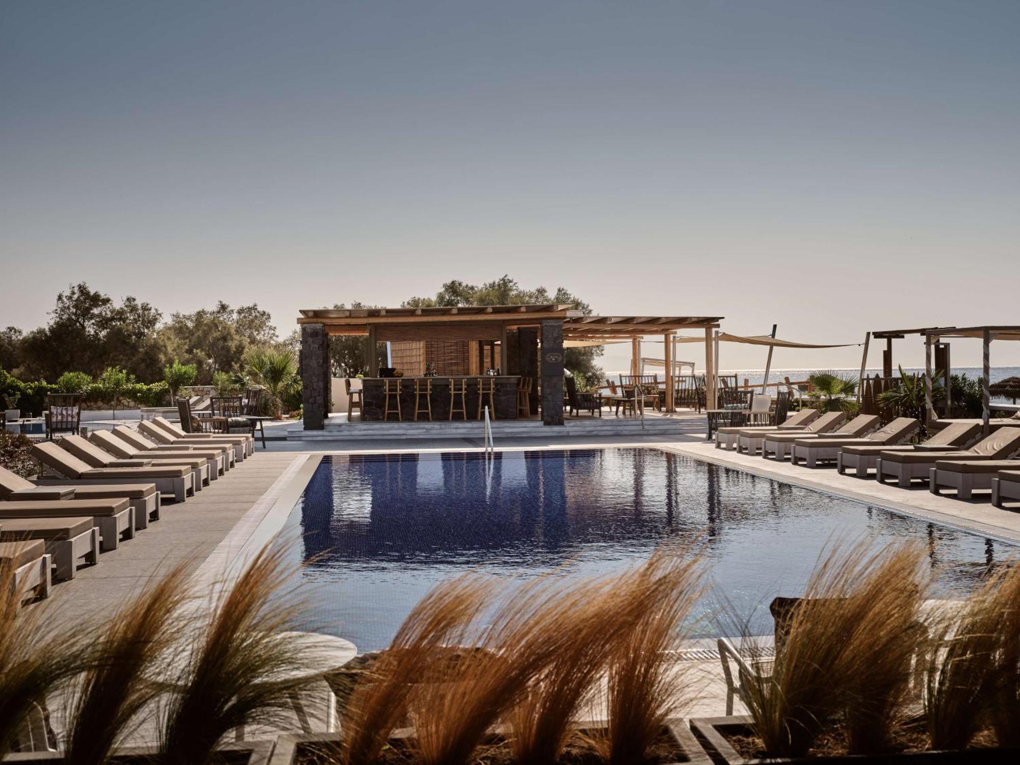 Sea Breeze Santorini Beach Resort, Curio By Hilton Agios Georgios  Екстер'єр фото