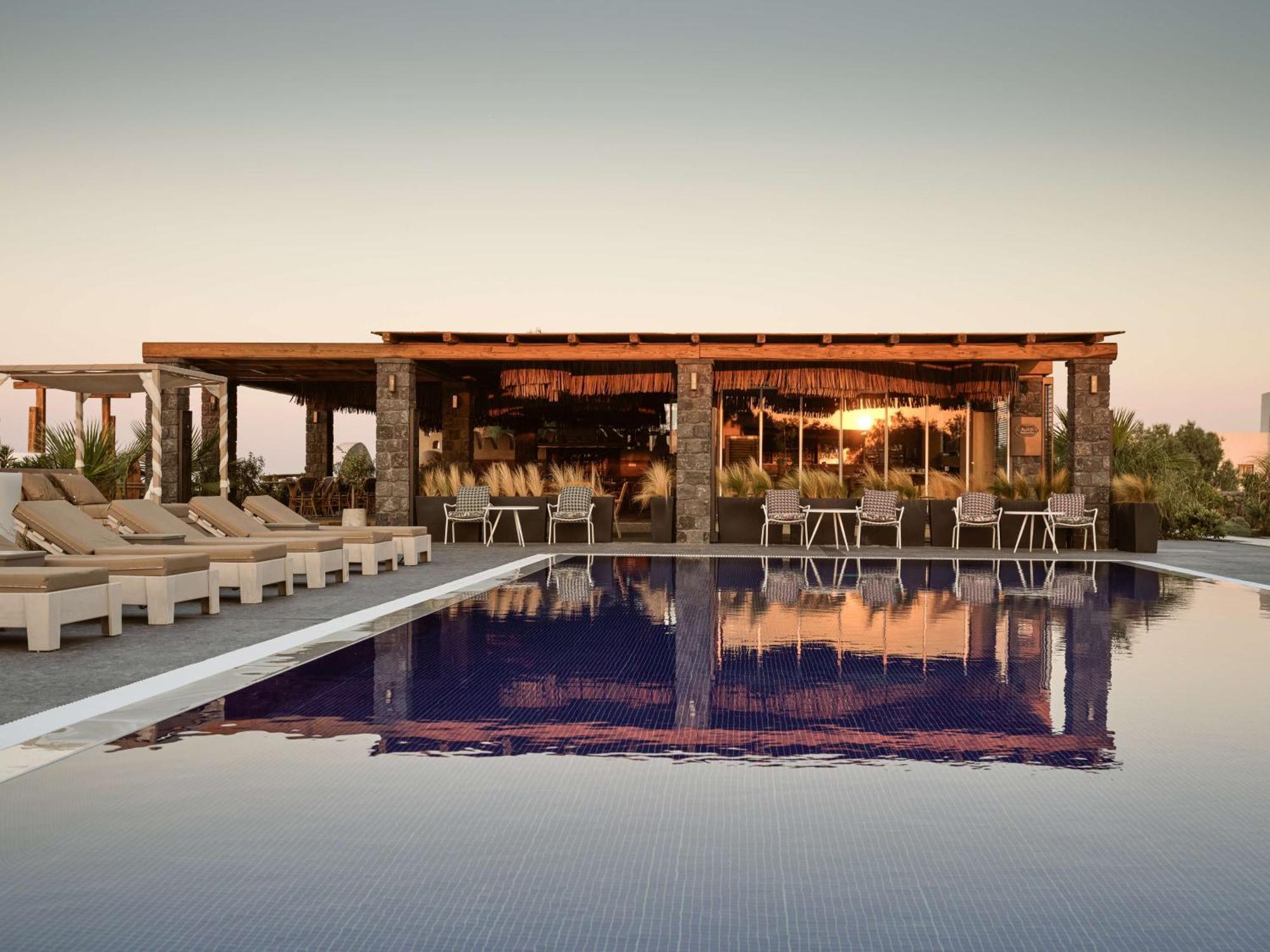 Sea Breeze Santorini Beach Resort, Curio By Hilton Agios Georgios  Екстер'єр фото