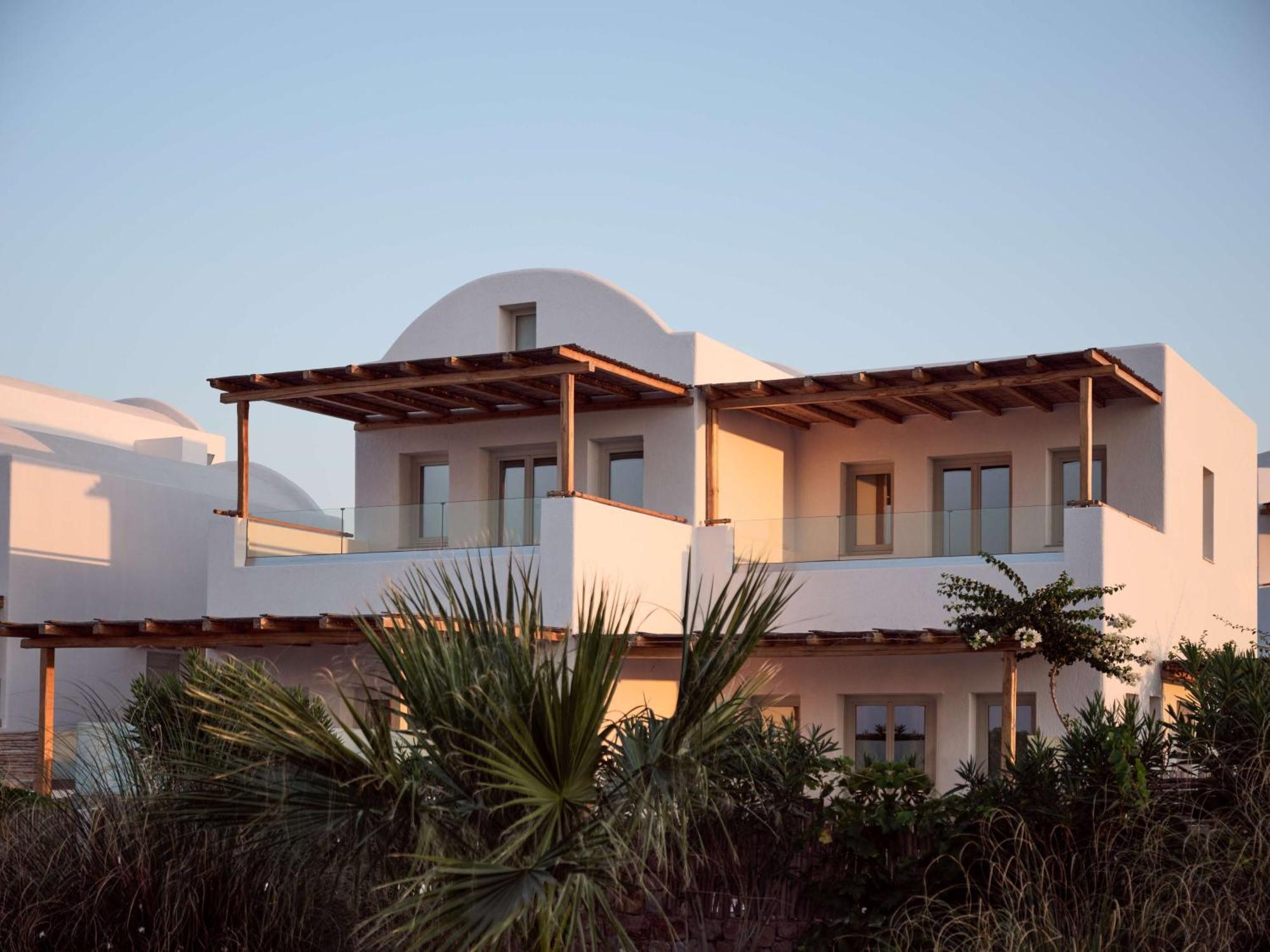 Sea Breeze Santorini Beach Resort, Curio By Hilton Agios Georgios  Екстер'єр фото