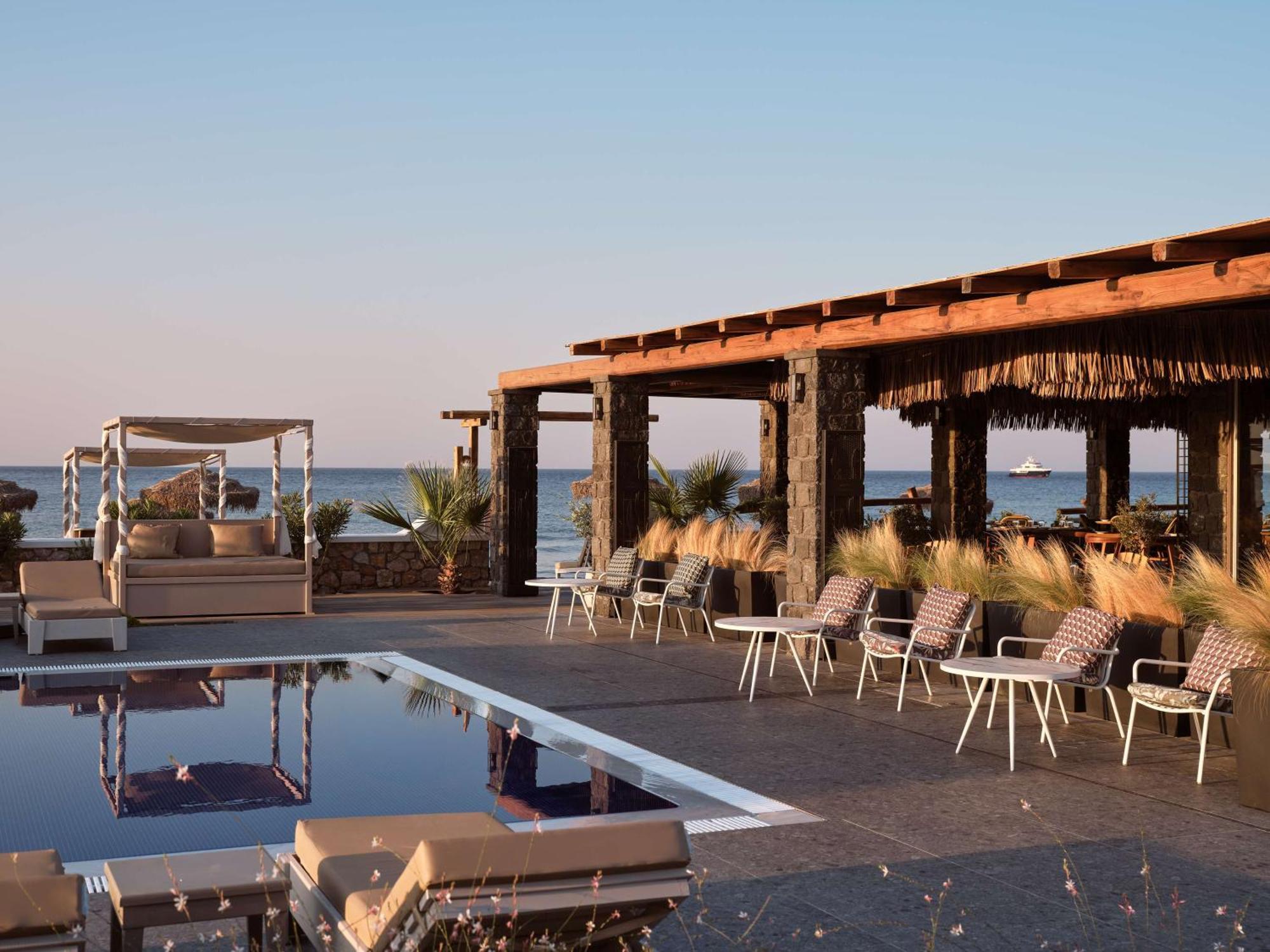 Sea Breeze Santorini Beach Resort, Curio By Hilton Agios Georgios  Екстер'єр фото